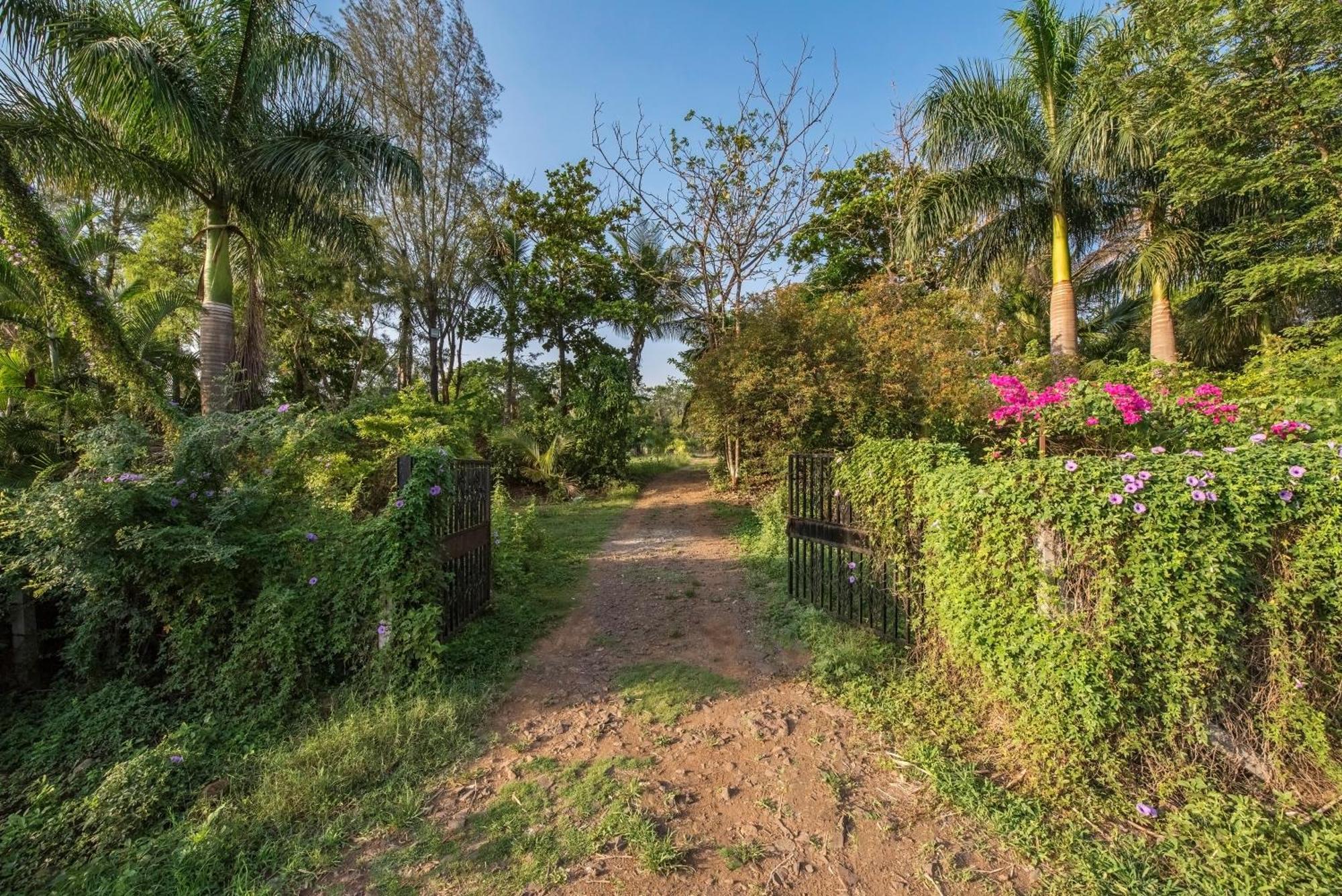 Saffronstays Lakeview Nivara - Farm Stay Villa With Private Pool Near Pune Exterior foto